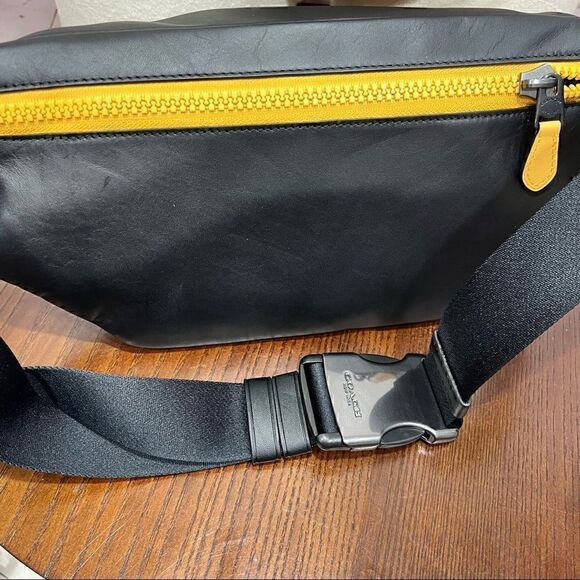 Great gift! - COACH Track Belt Bag In Colorblock Signature Canvas & Leather NWT - Picture 11 of 12
